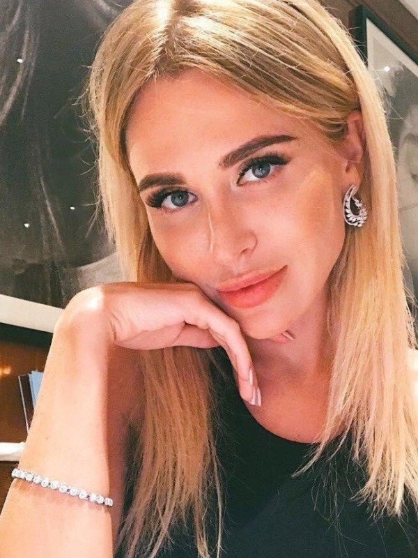 Карина привлекательная девушка из Юрги цена от 3500 руб